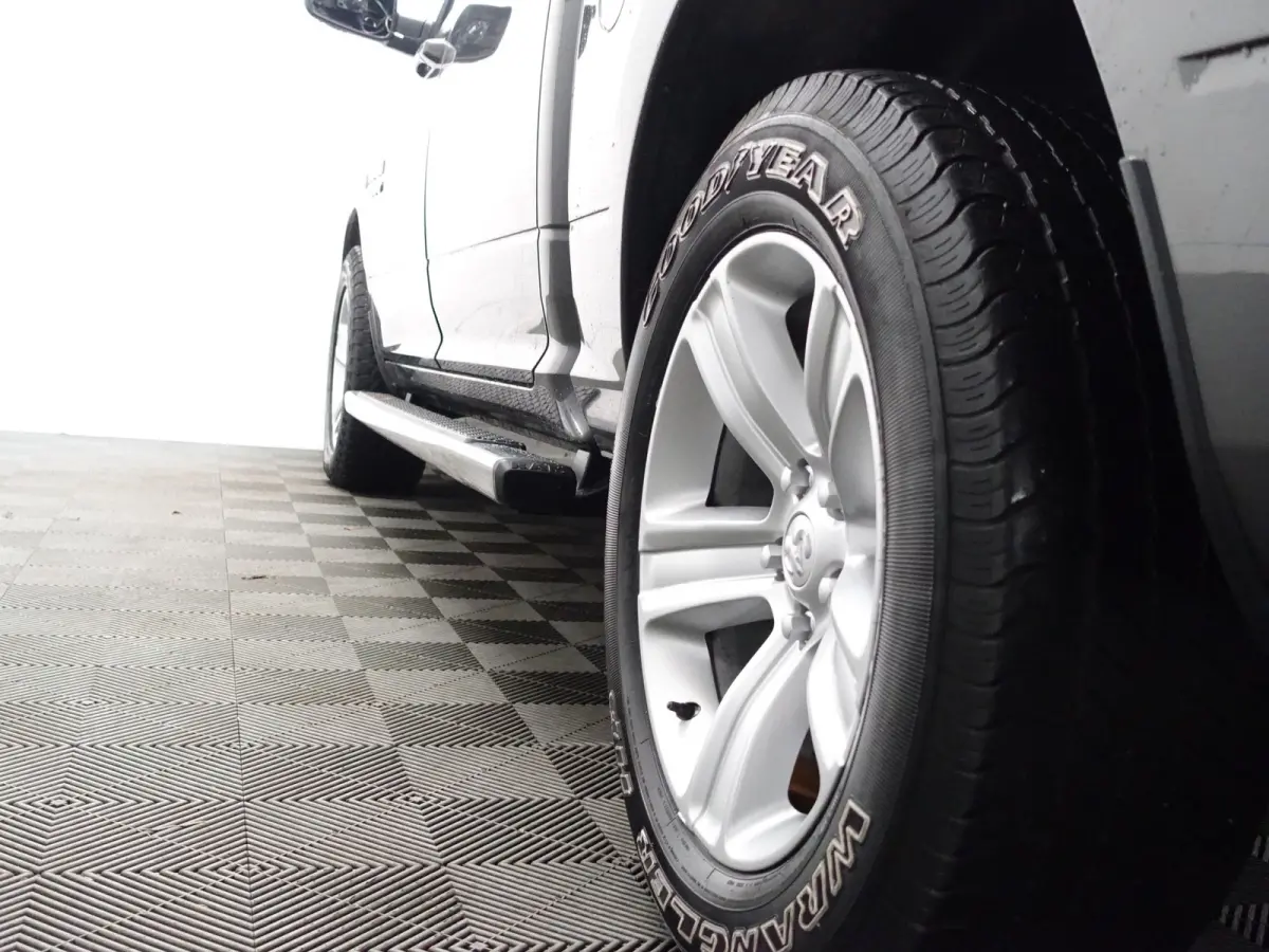 1500 5.7 V8 4x4 Quad Cab 6'4 Laramie Aut- LPG G3, Schuifdak, Elek Verwarmd/Geventileerd Interieur, Alpine Audio, Camera