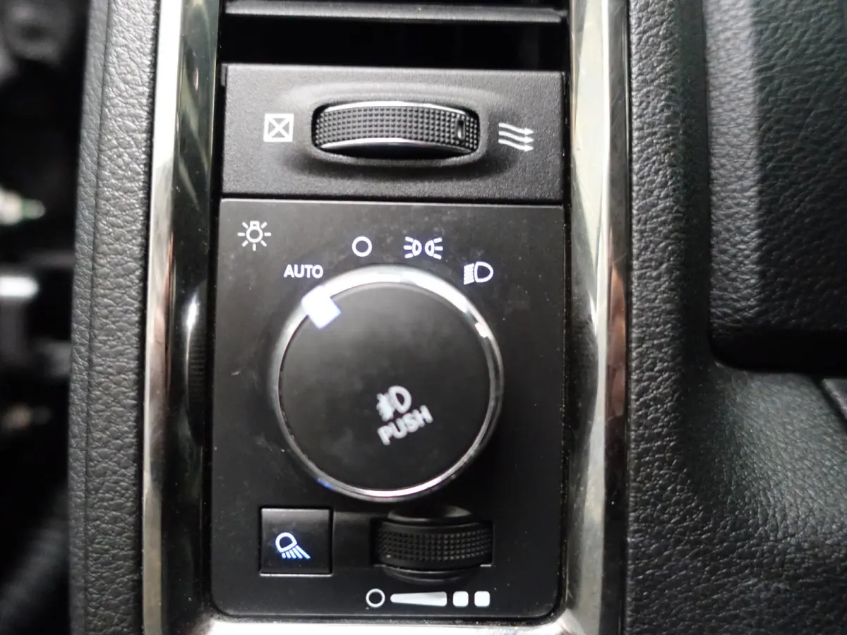 1500 5.7 V8 4x4 Quad Cab 6'4 Laramie Aut- LPG G3, Schuifdak, Elek Verwarmd/Geventileerd Interieur, Alpine Audio, Camera