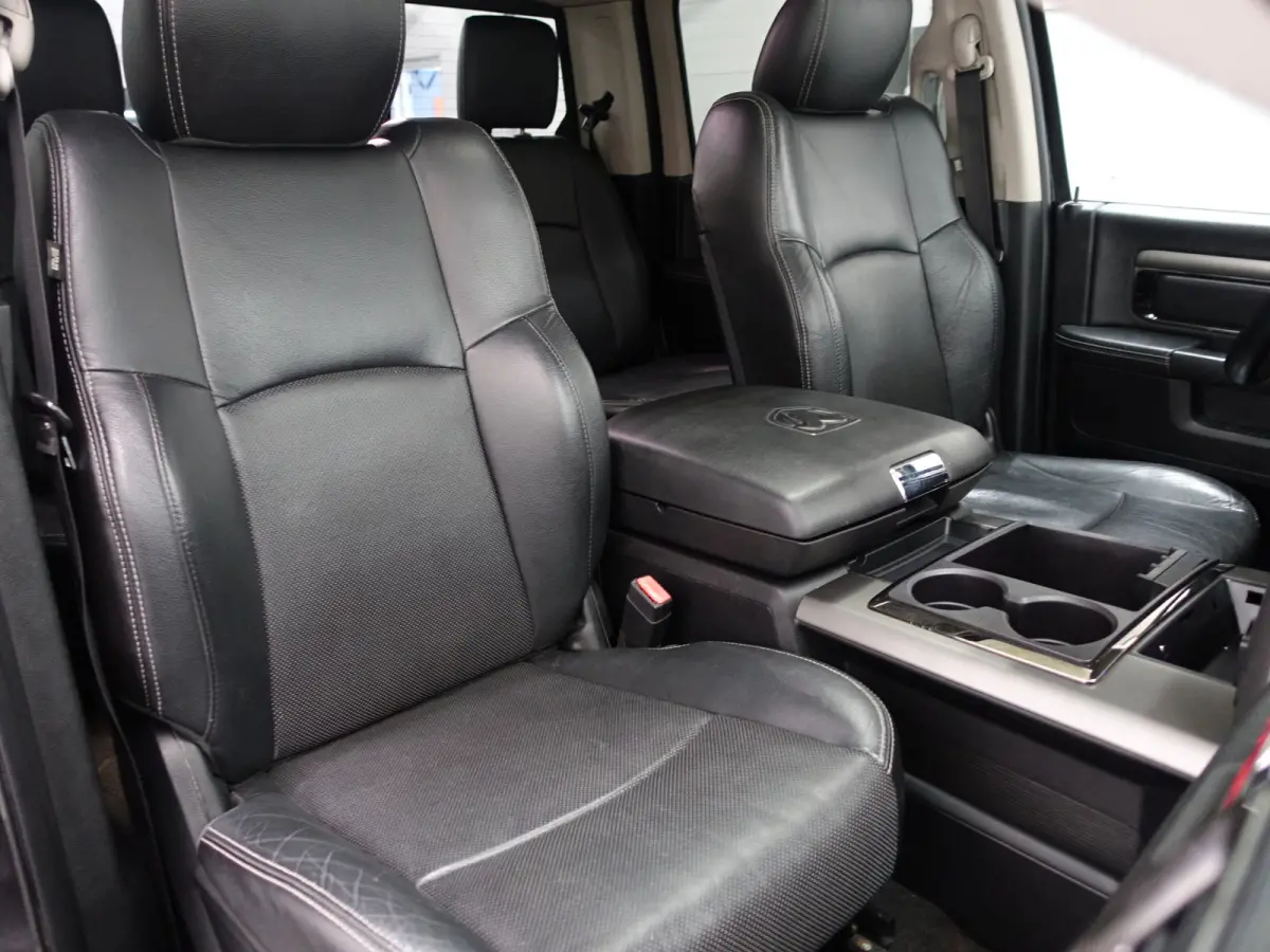 1500 5.7 V8 4x4 Quad Cab 6'4 Laramie Aut- LPG G3, Schuifdak, Elek Verwarmd/Geventileerd Interieur, Alpine Audio, Camera