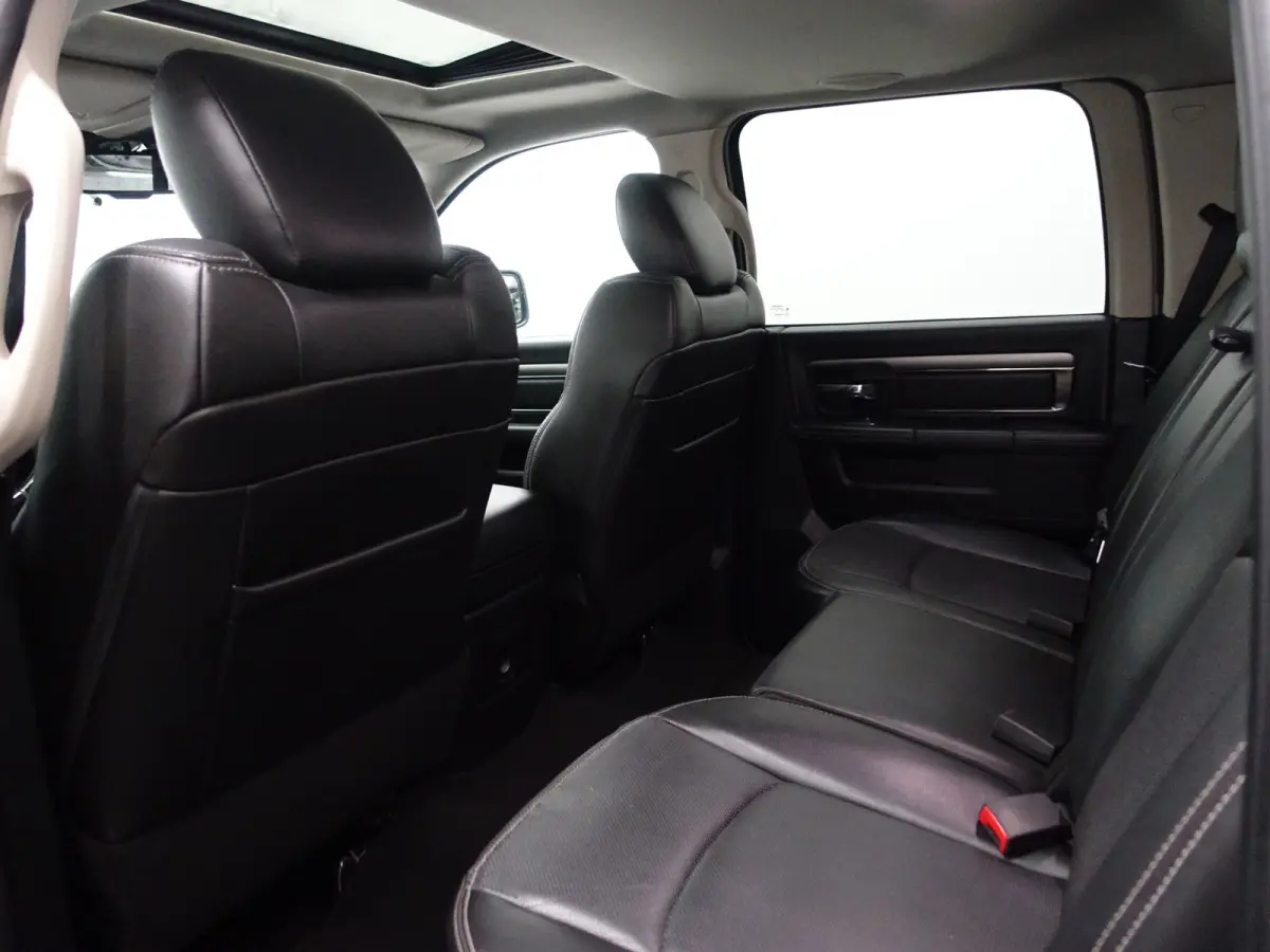 1500 5.7 V8 4x4 Quad Cab 6'4 Laramie Aut- LPG G3, Schuifdak, Elek Verwarmd/Geventileerd Interieur, Alpine Audio, Camera