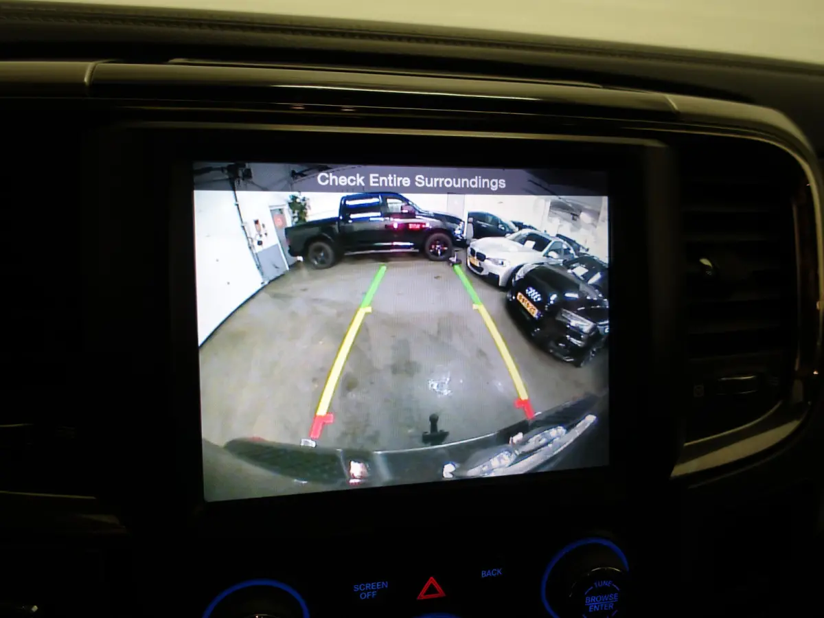 1500 5.7 V8 4x4 Quad Cab 6'4 Laramie Aut- LPG G3, Schuifdak, Elek Verwarmd/Geventileerd Interieur, Alpine Audio, Camera