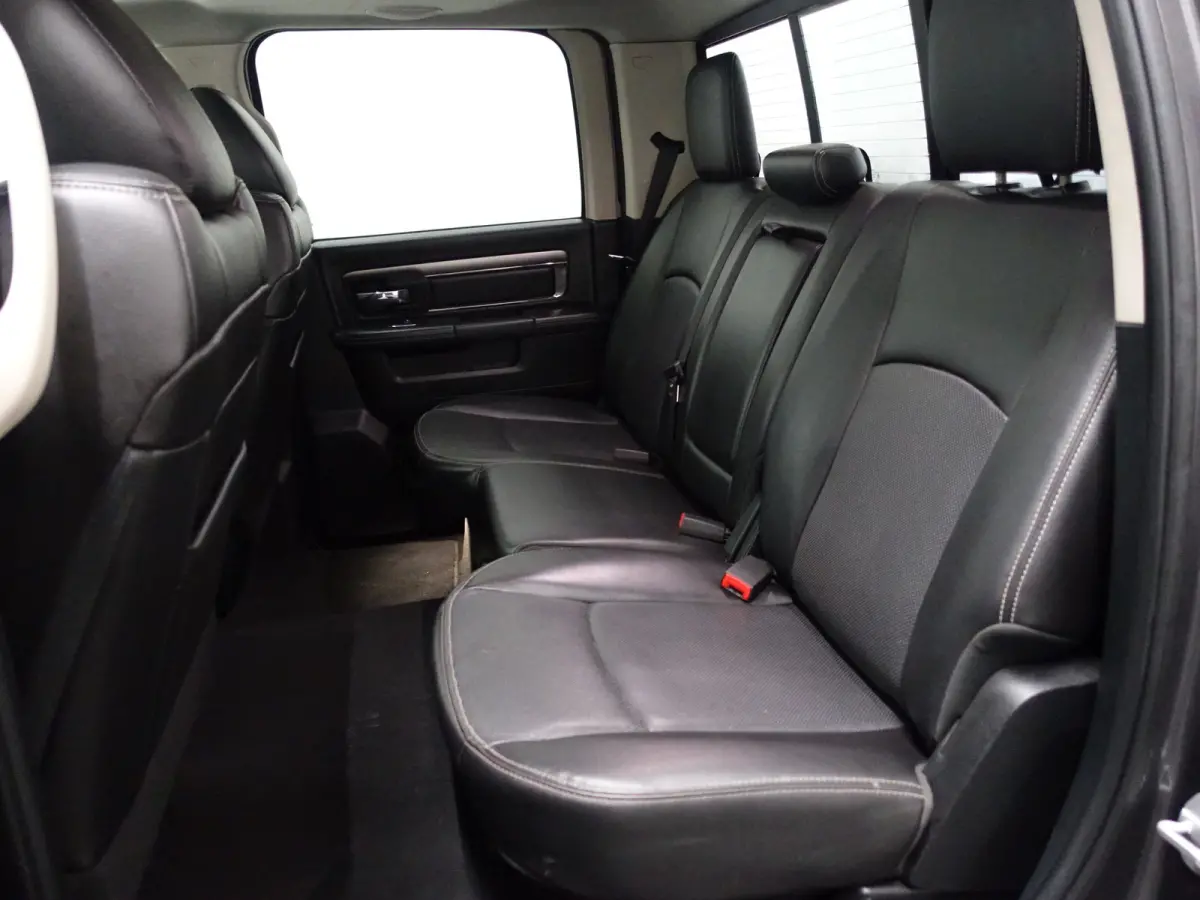 1500 5.7 V8 4x4 Quad Cab 6'4 Laramie Aut- LPG G3, Schuifdak, Elek Verwarmd/Geventileerd Interieur, Alpine Audio, Camera