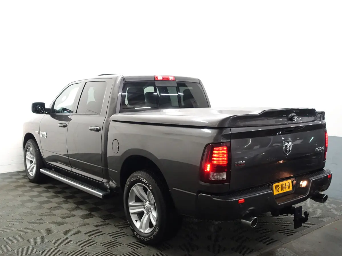 1500 5.7 V8 4x4 Quad Cab 6'4 Laramie Aut- LPG G3, Schuifdak, Elek Verwarmd/Geventileerd Interieur, Alpine Audio, Camera