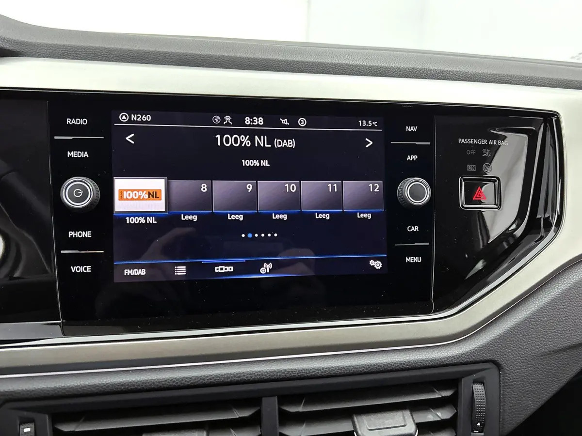1.0 TSI Life Business | 95 PK | Stoelverwarming | Digital Cockpit | Climatronic (Automatische Airco) | Parkeersensoren |