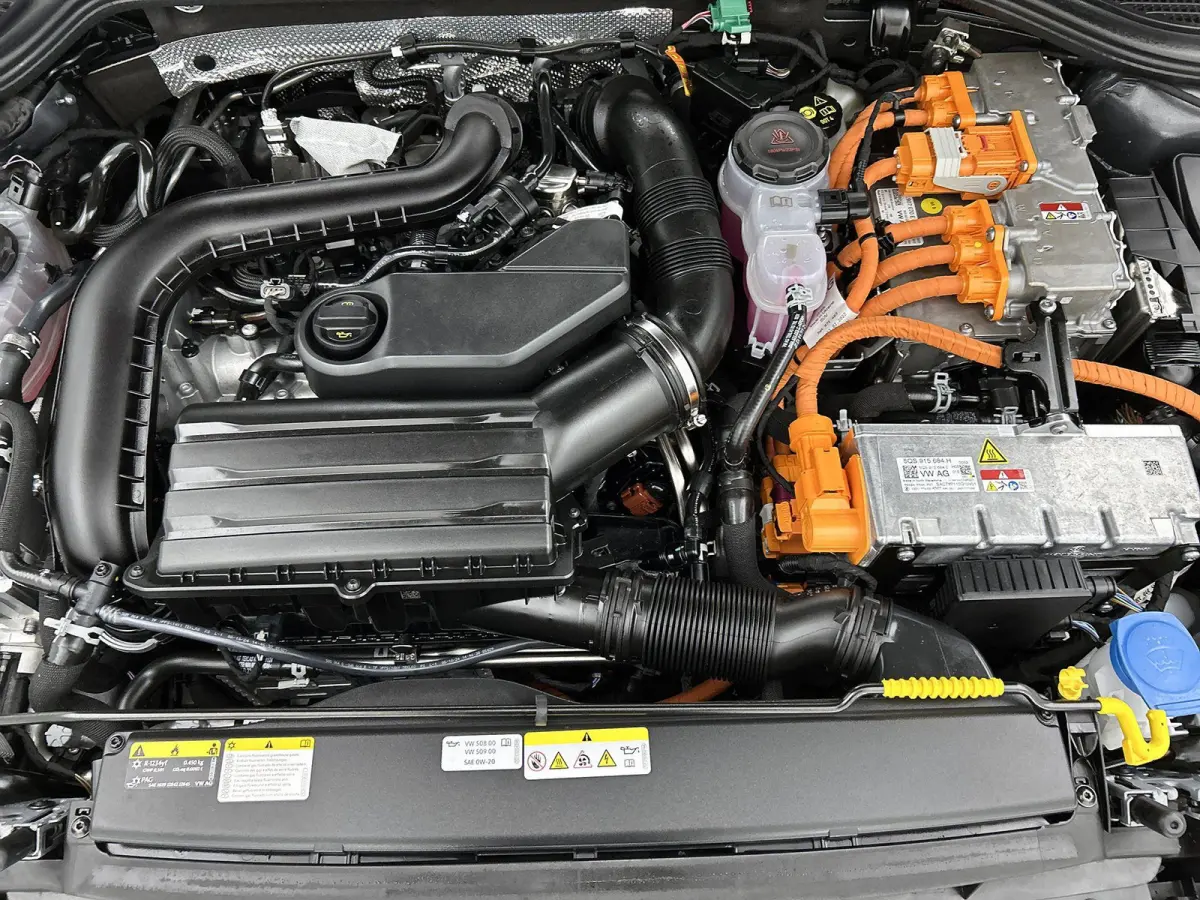 1.5 eHybrid GTE 272 PK | SoH 100% | Automaat | Black Style Pakket | 360* Camera (Helicopter) | Panorama Dak | Stoel en Stuurverwarming