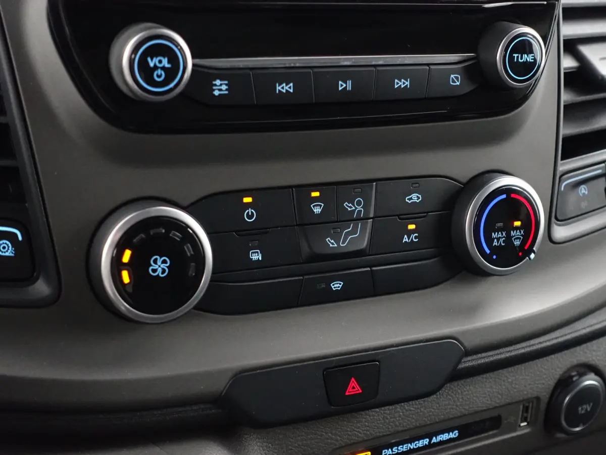 300 2.0 TDCI Sportline Aut- Carplay, Android Auto, Xenon Led, Lane Assist, Trekhaak, 3 Pers, Leder