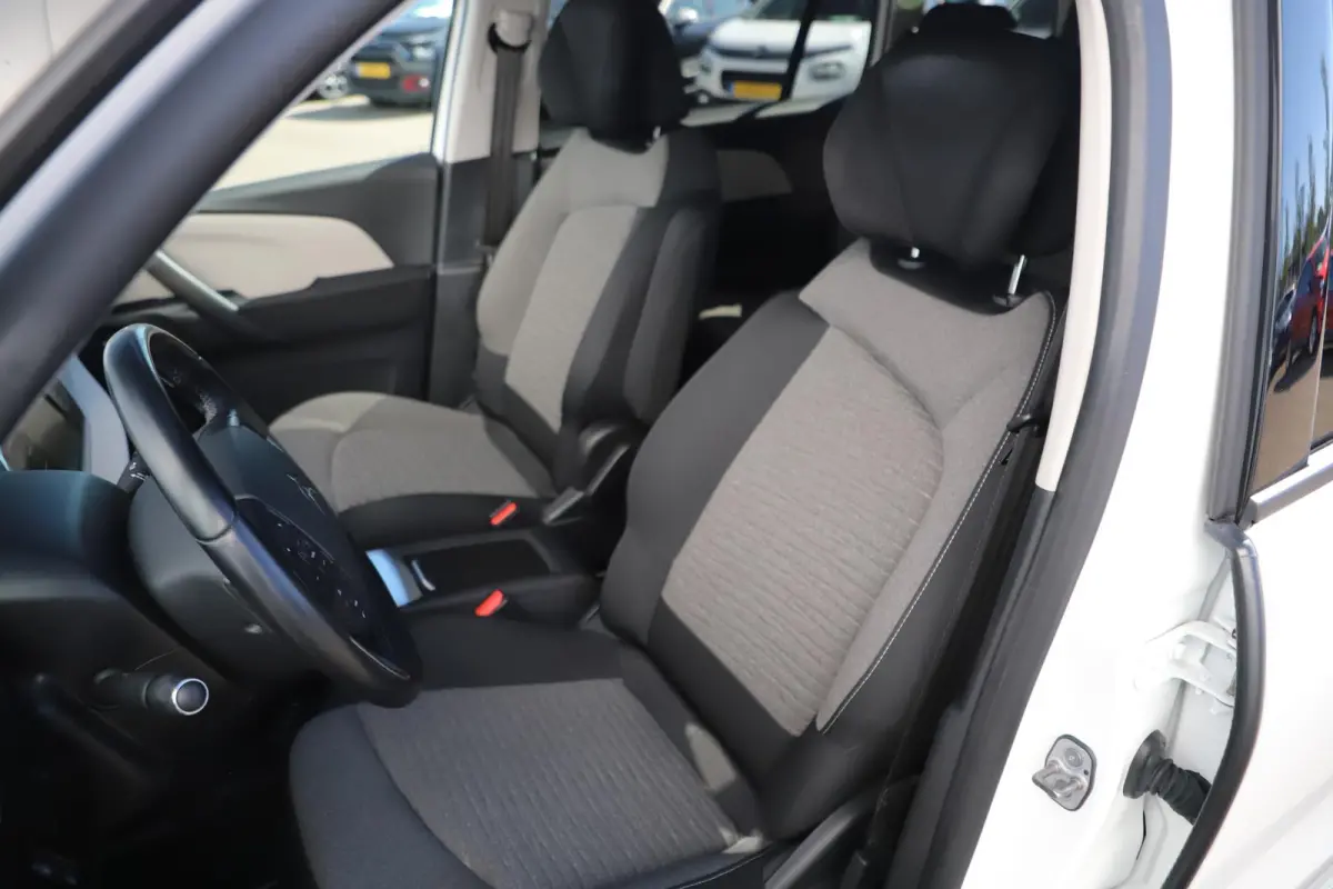 1.5 BlueHDI Business 7p 7 Persoons Navigatie Achteruitrijcamera Clima Cruise Getint Glas Carplay Android