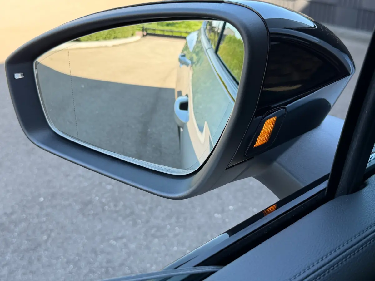 1.5 eHybrid R-Line | Black line | 360 Camera | Trekhaak | Dode hoek | IQ light | Elek. klep | Rijklaar incl. garantie