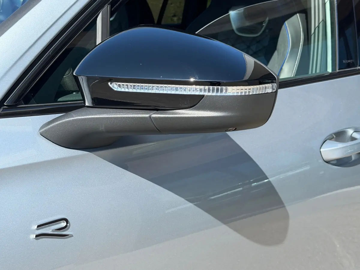 1.5 eHybrid R-Line | Black line | 360 Camera | Trekhaak | Dode hoek | IQ light | Elek. klep | Rijklaar incl. garantie