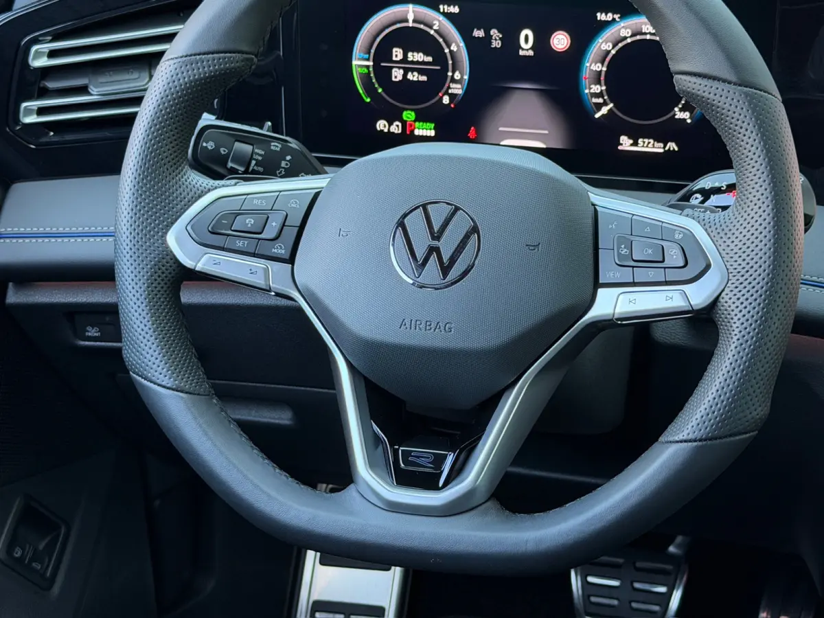 1.5 eHybrid R-Line | Black line | 360 Camera | Trekhaak | Dode hoek | IQ light | Elek. klep | Rijklaar incl. garantie