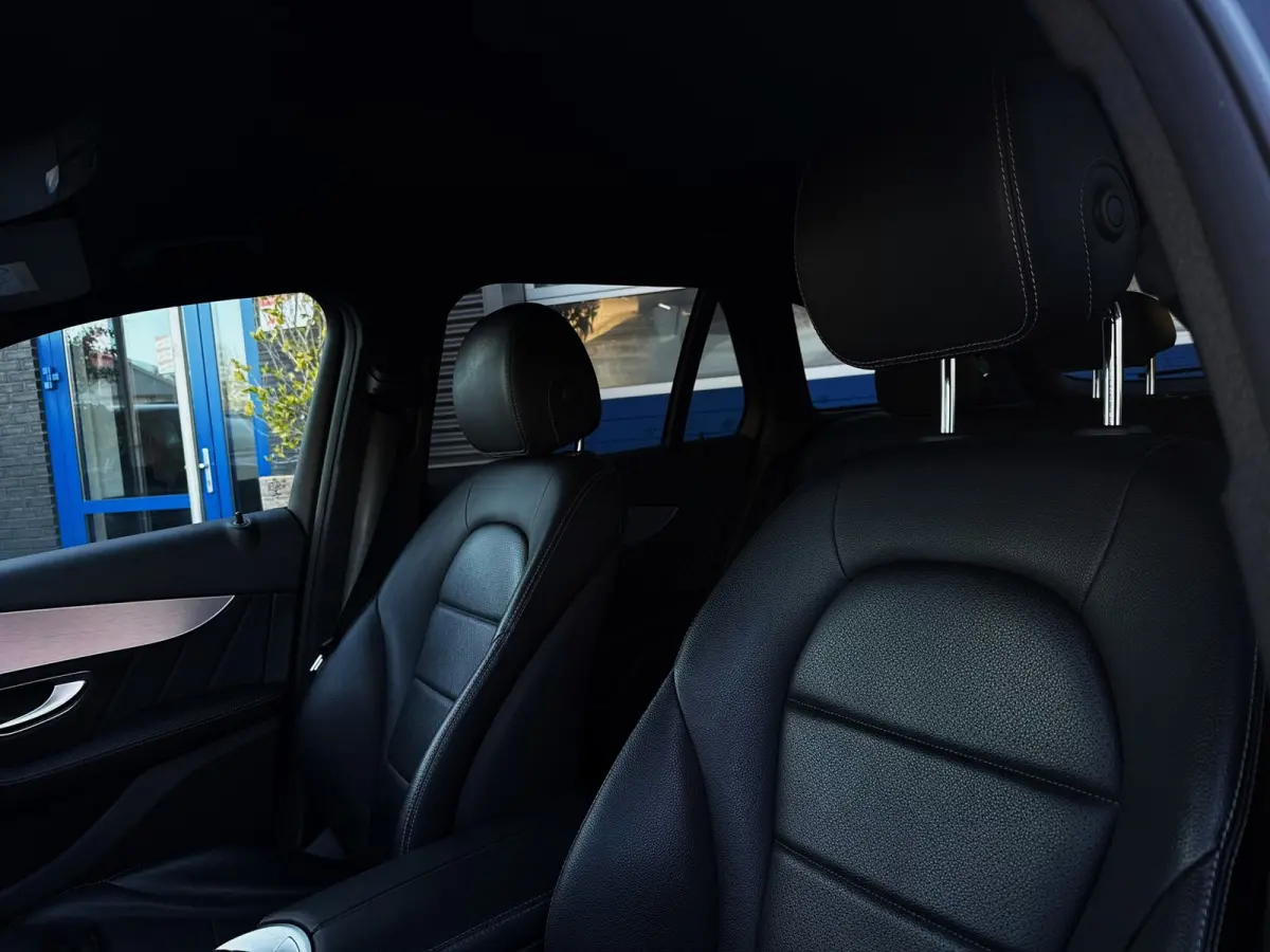 250 4MATIC Edition1|Full Led|211PK|Navi|Adaptive Cruise|AMG-Pakket|Leder|StoelVW|Lane Assist|Flippers|PDC