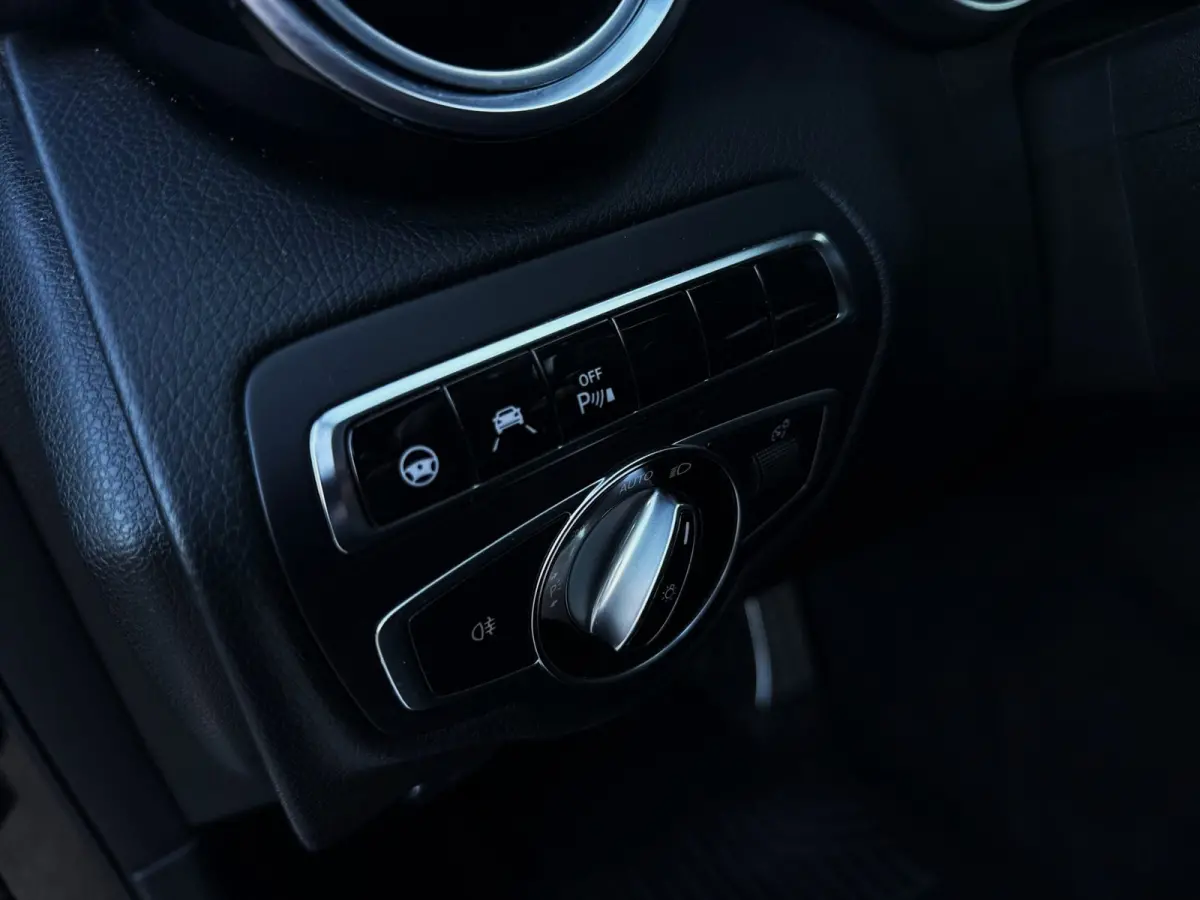 250 4MATIC Edition1|Full Led|211PK|Navi|Adaptive Cruise|AMG-Pakket|Leder|StoelVW|Lane Assist|Flippers|PDC