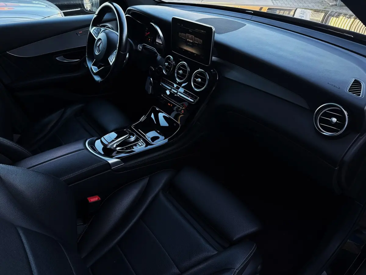 250 4MATIC Edition1|Full Led|211PK|Navi|Adaptive Cruise|AMG-Pakket|Leder|StoelVW|Lane Assist|Flippers|PDC