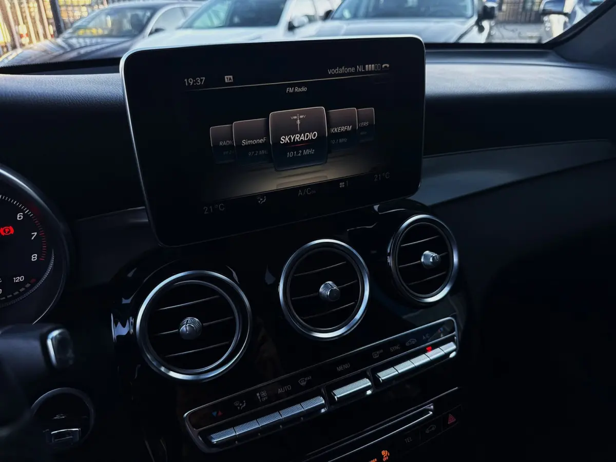250 4MATIC Edition1|Full Led|211PK|Navi|Adaptive Cruise|AMG-Pakket|Leder|StoelVW|Lane Assist|Flippers|PDC