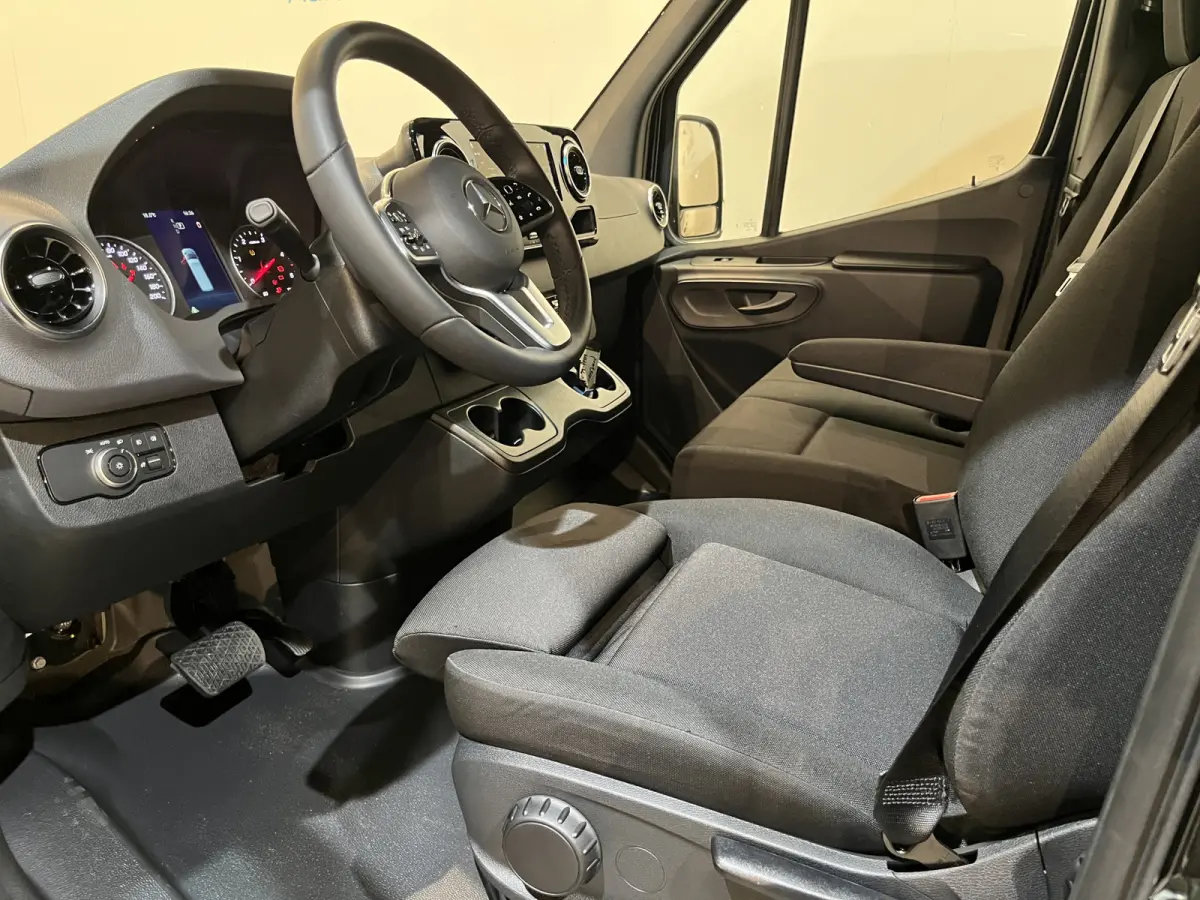 319 CDI L3H2 RWD Automaat / 3.500 KG Trekgewicht / Euro 6 / LED / Airco / CarPlay / Cruise Control Adap. / Camera / Navigatie / 172 KM !!!