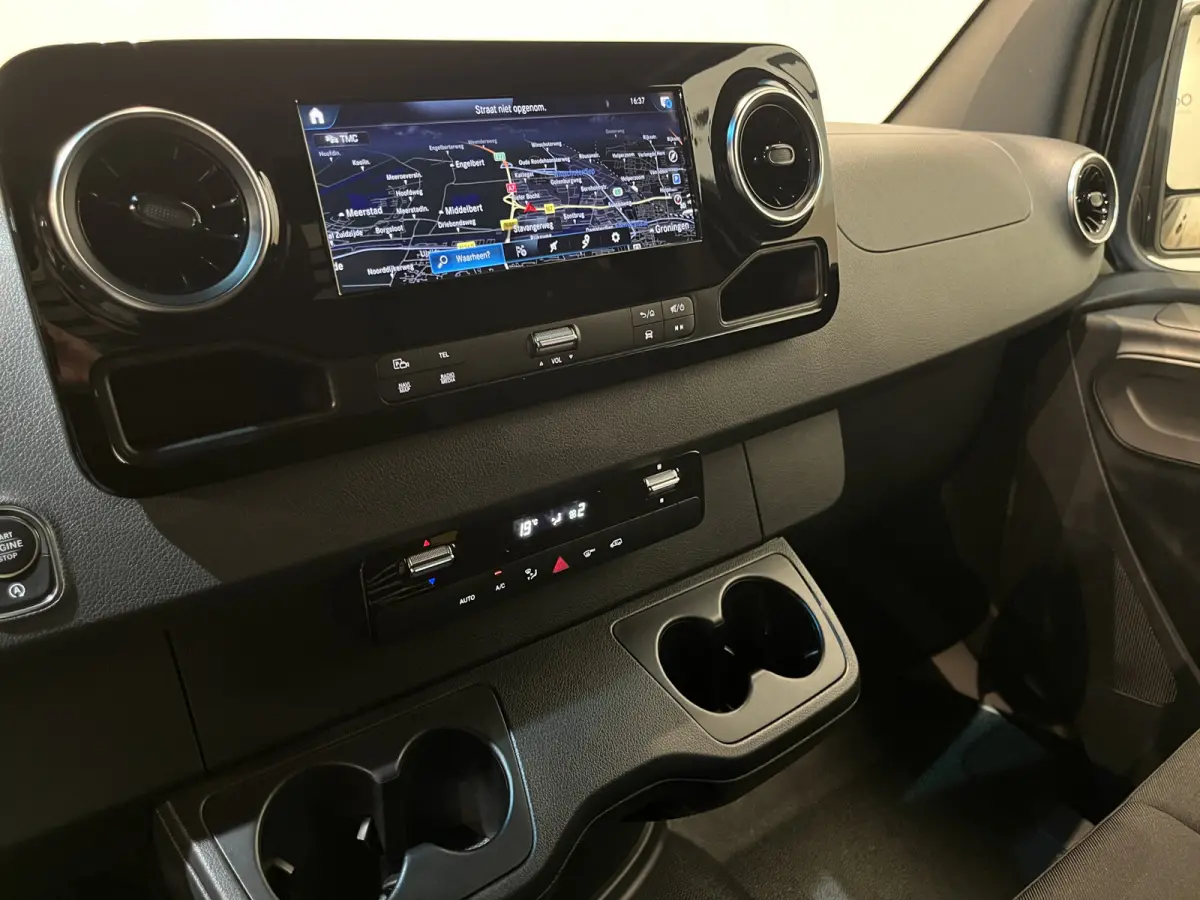 319 CDI L3H2 RWD Automaat / 3.500 KG Trekgewicht / Euro 6 / LED / Airco / CarPlay / Cruise Control Adap. / Camera / Navigatie / 172 KM !!!