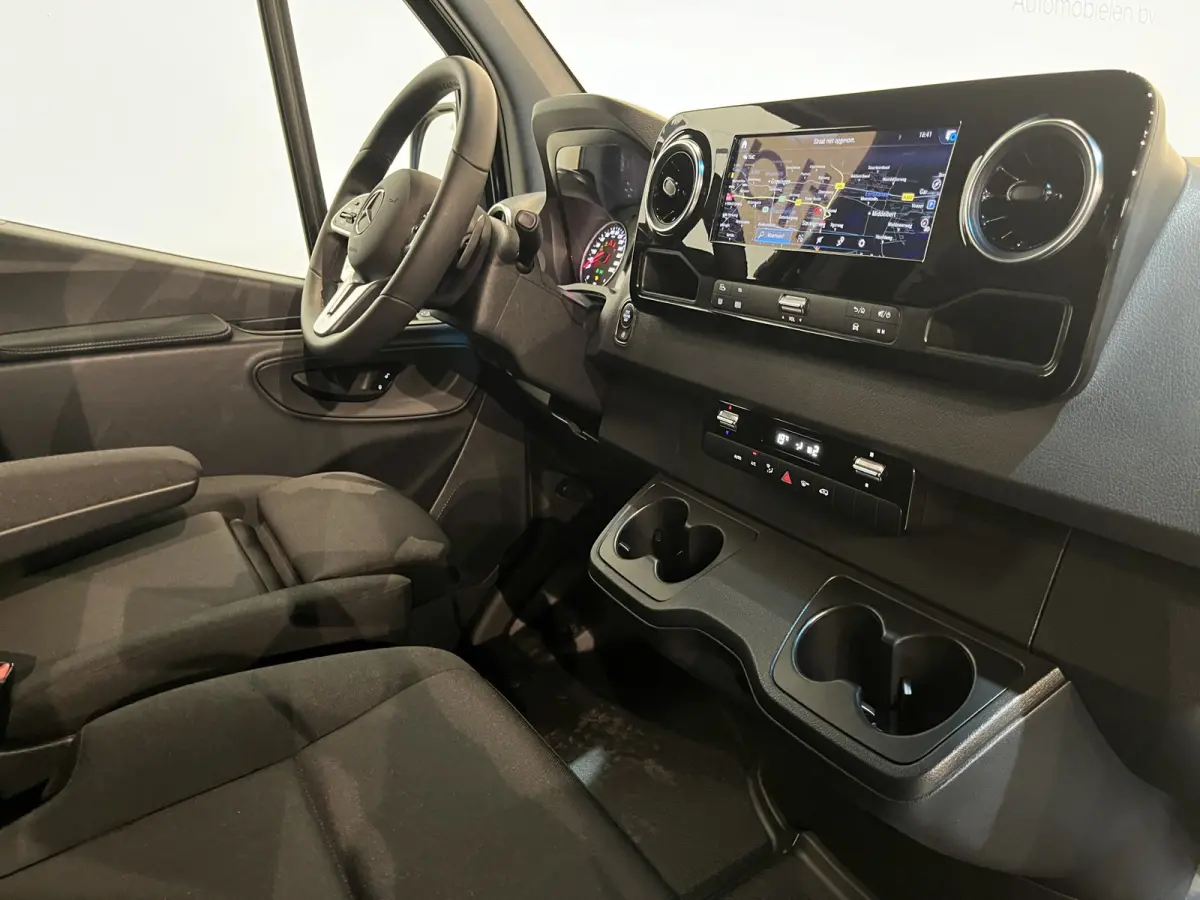 319 CDI L3H2 RWD Automaat / 3.500 KG Trekgewicht / Euro 6 / LED / Airco / CarPlay / Cruise Control Adap. / Camera / Navigatie / 172 KM !!!