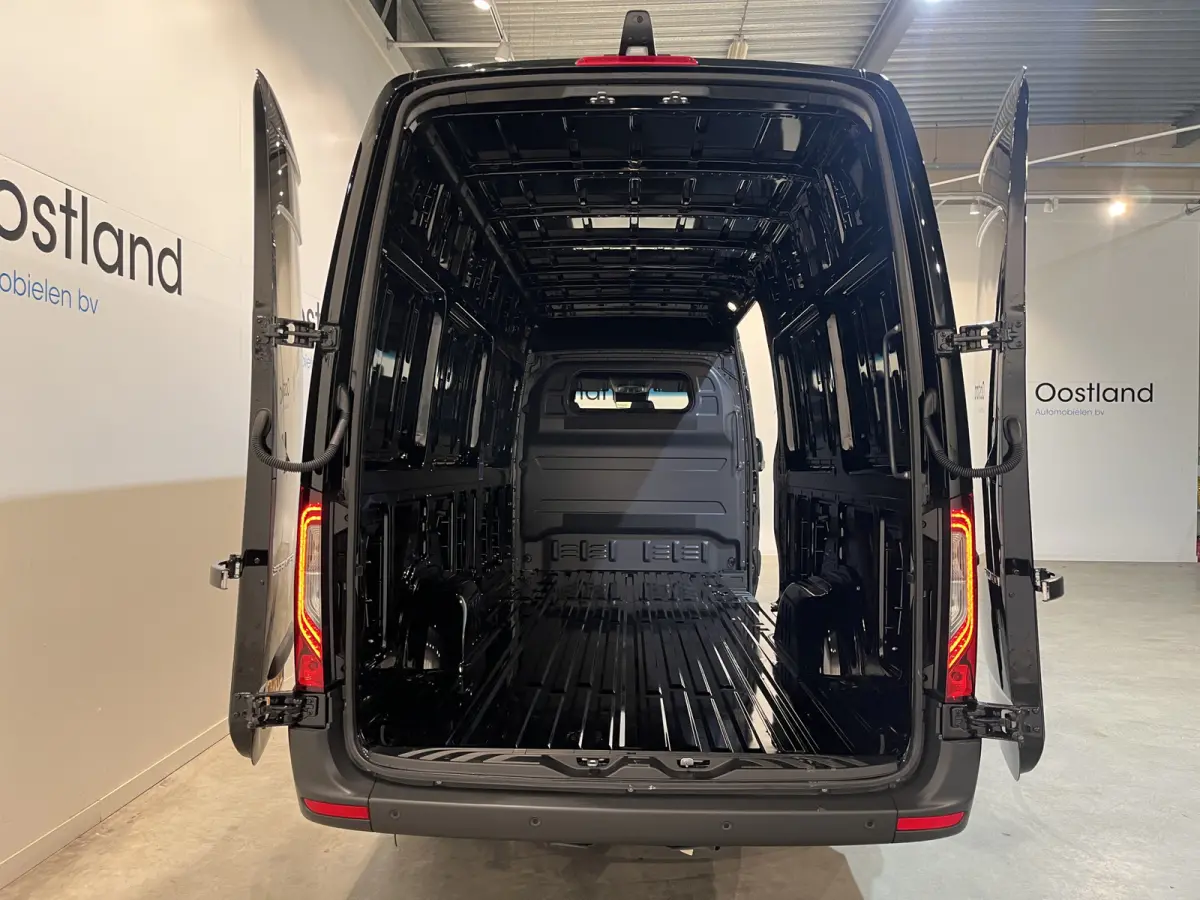 319 CDI L3H2 RWD Automaat / 3.500 KG Trekgewicht / Euro 6 / LED / Airco / CarPlay / Cruise Control Adap. / Camera / Navigatie / 172 KM !!!