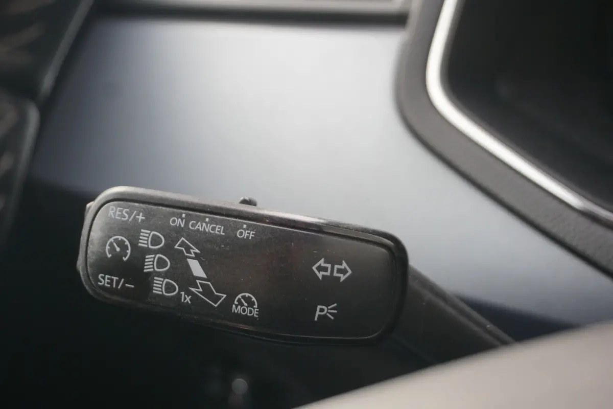1.0 TSI Xcellence Launch Edition | CLIMATE | CARPLAY | NAVI | PDC | TREKHAAK