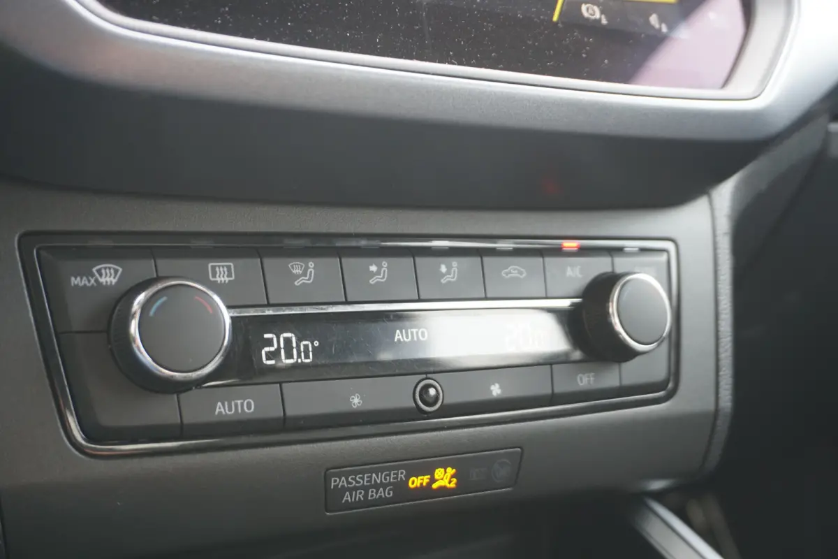 1.0 TSI Xcellence Launch Edition | CLIMATE | CARPLAY | NAVI | PDC | TREKHAAK