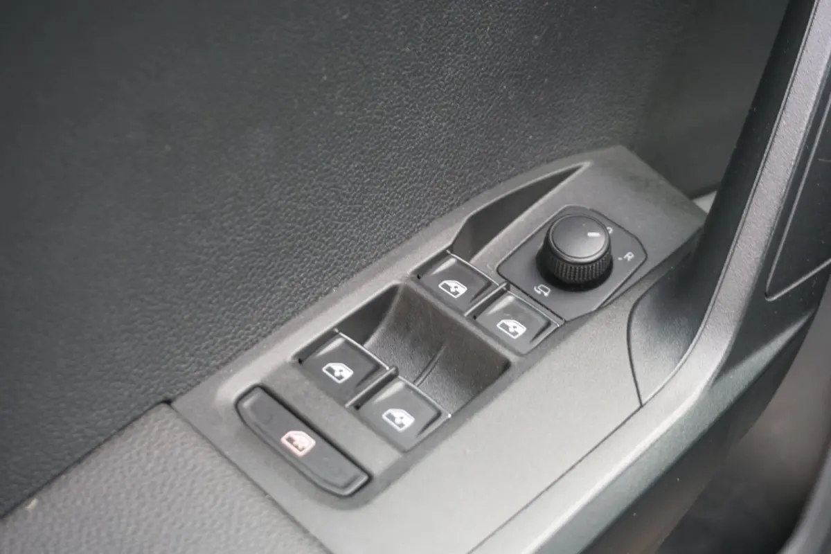 1.0 TSI Xcellence Launch Edition | CLIMATE | CARPLAY | NAVI | PDC | TREKHAAK