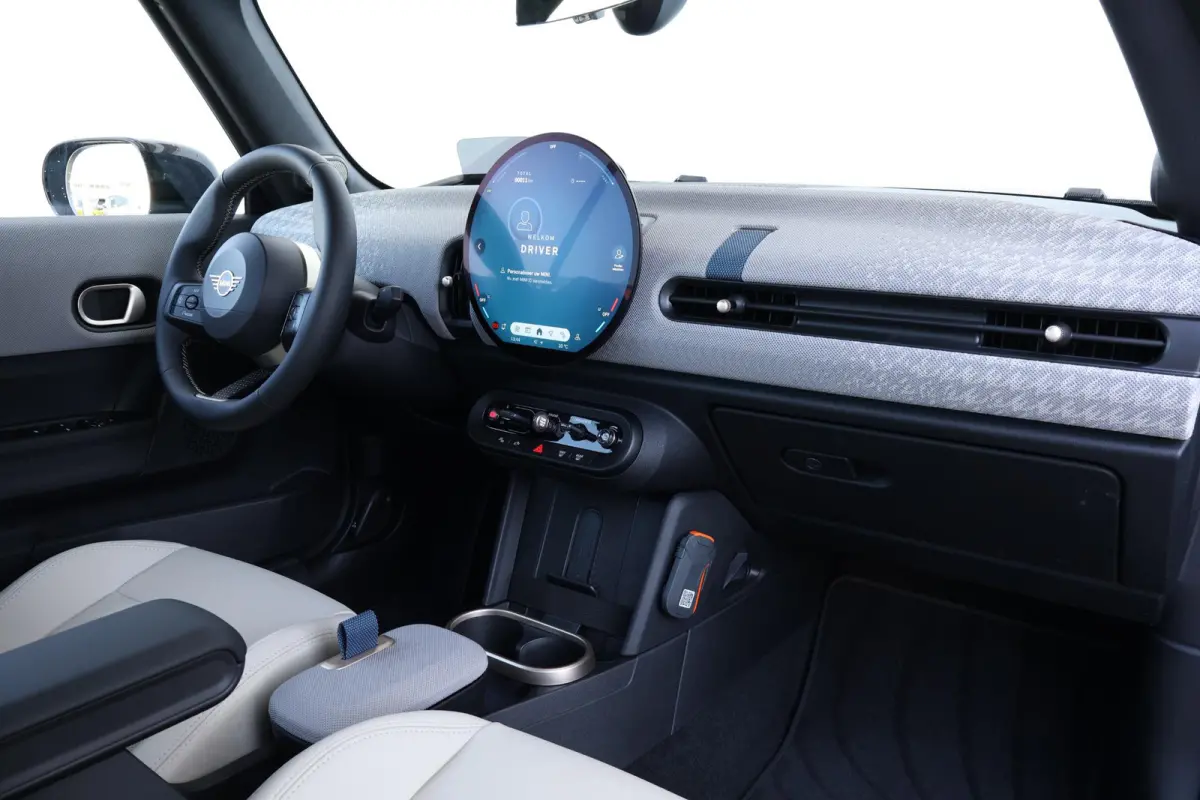 C | Favoured M Stuurwielrand verwarmd / Comfort Access / Harman Kardon / Head-Up / Stoelverwarming