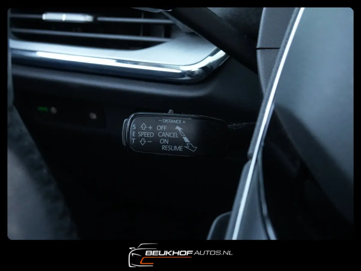 60 Carplay Navi Pano Leer Camera Soh 93.5%.