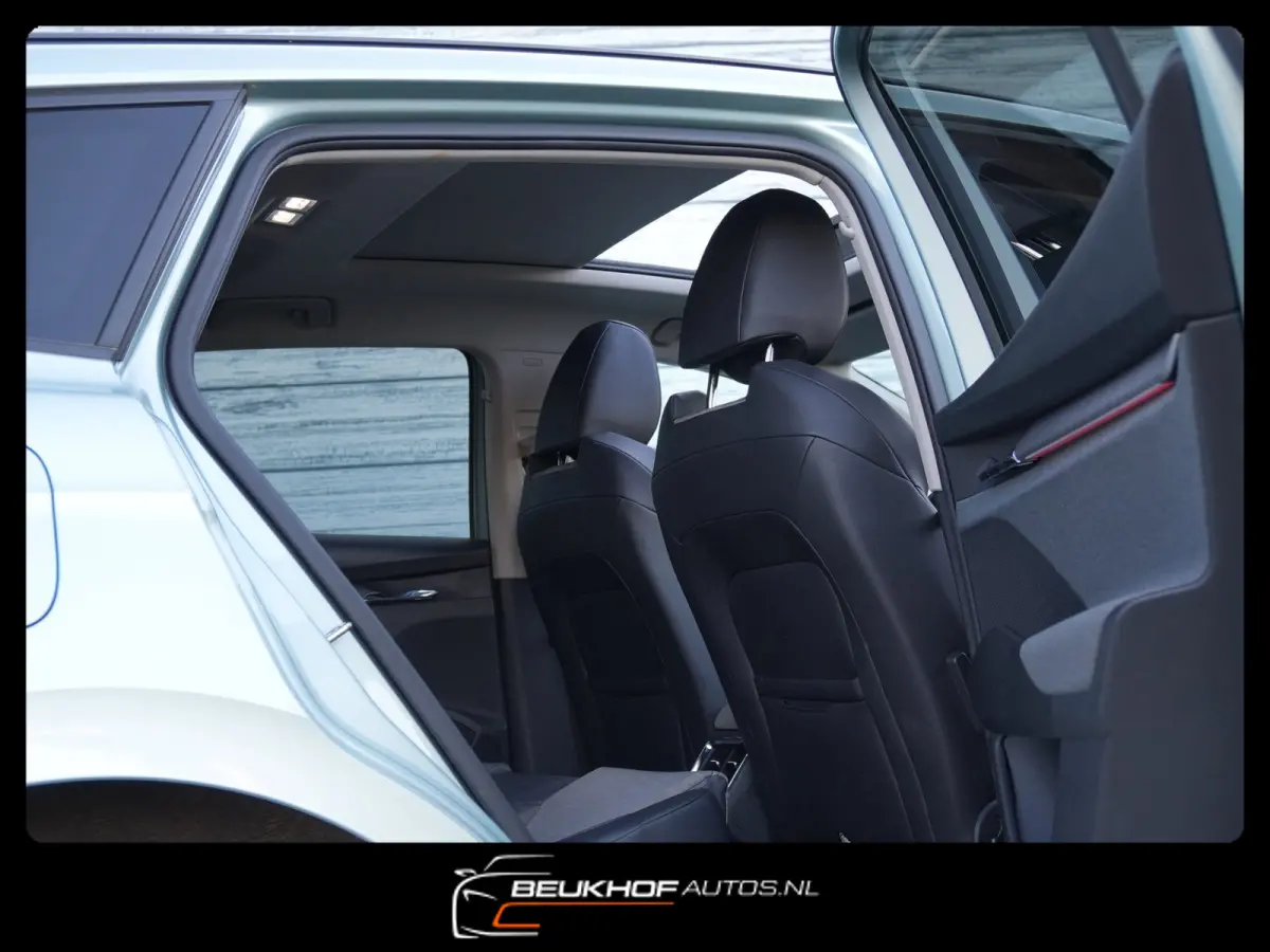 60 Carplay Navi Pano Leer Camera Soh 93.5%.