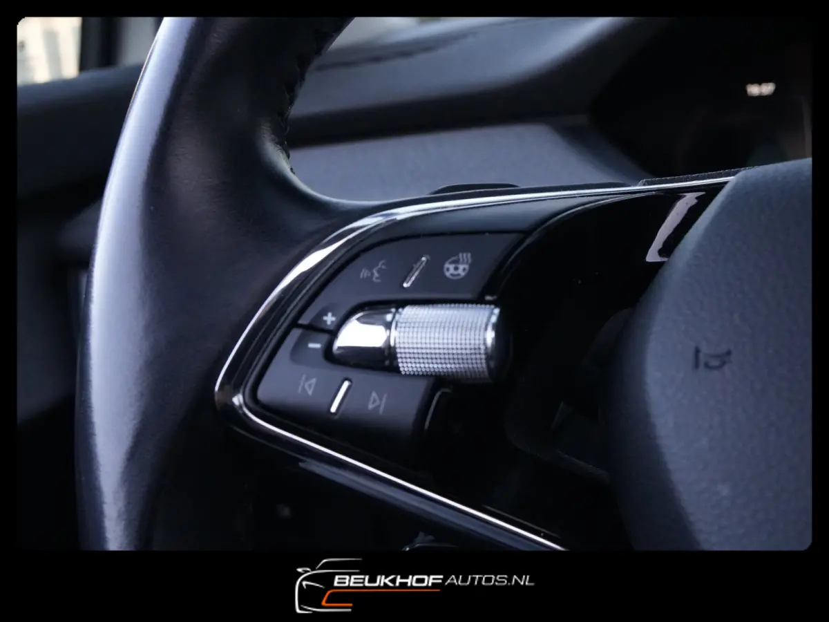 60 Carplay Navi Pano Leer Camera Soh 93.5%.