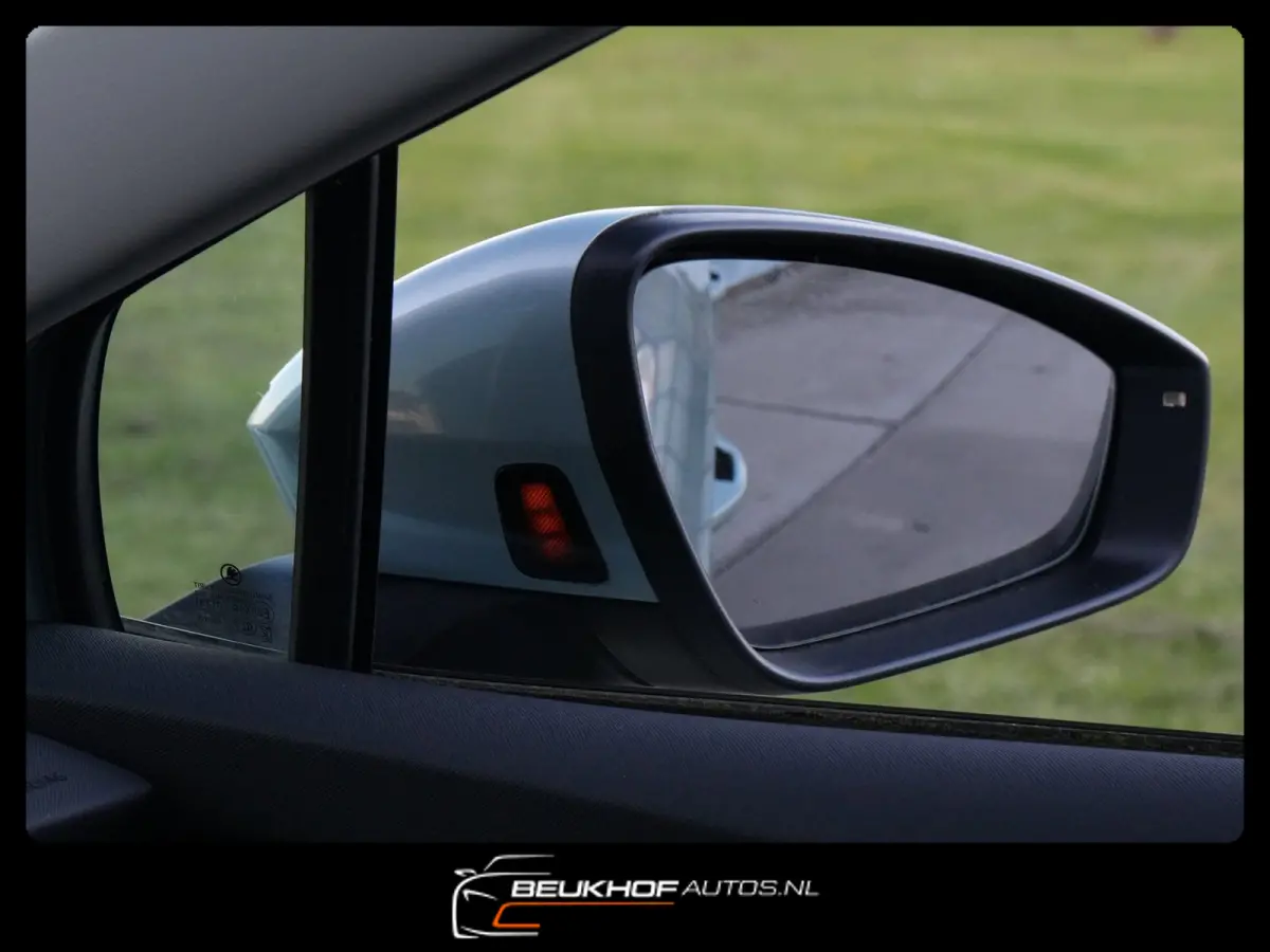 60 Carplay Navi Pano Leer Camera Soh 93.5%.
