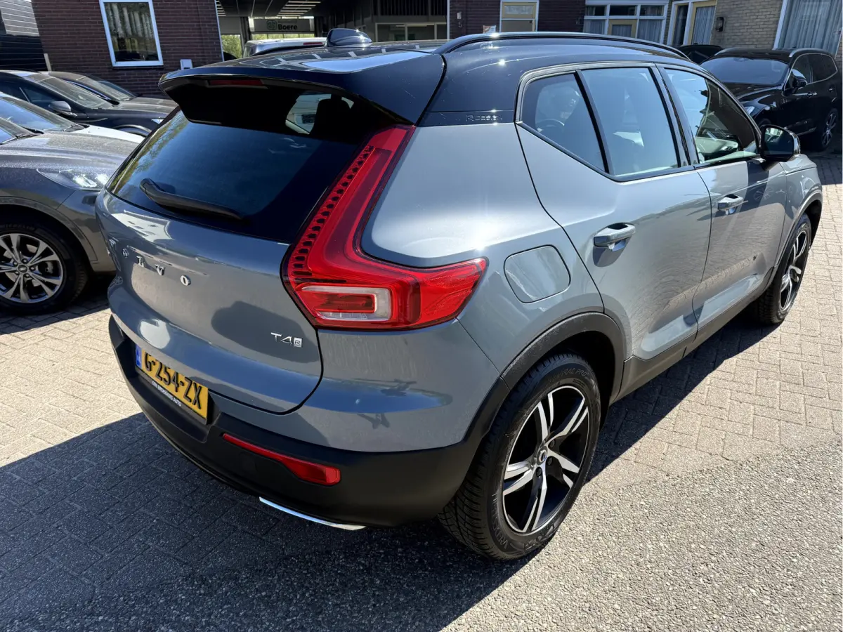 2.0 T4 190pk R-Design Navi, Camera,