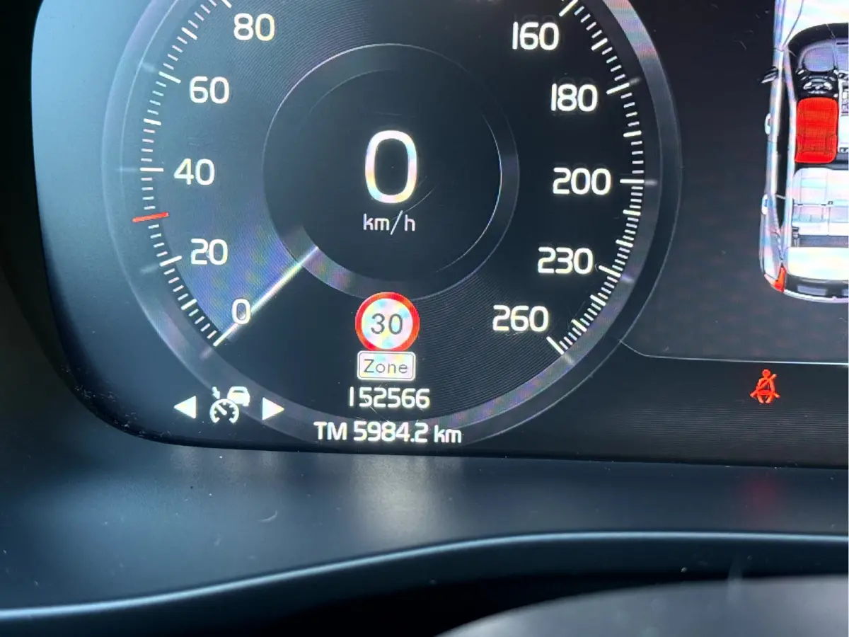 2.0 T4 190pk R-Design Navi, Camera,