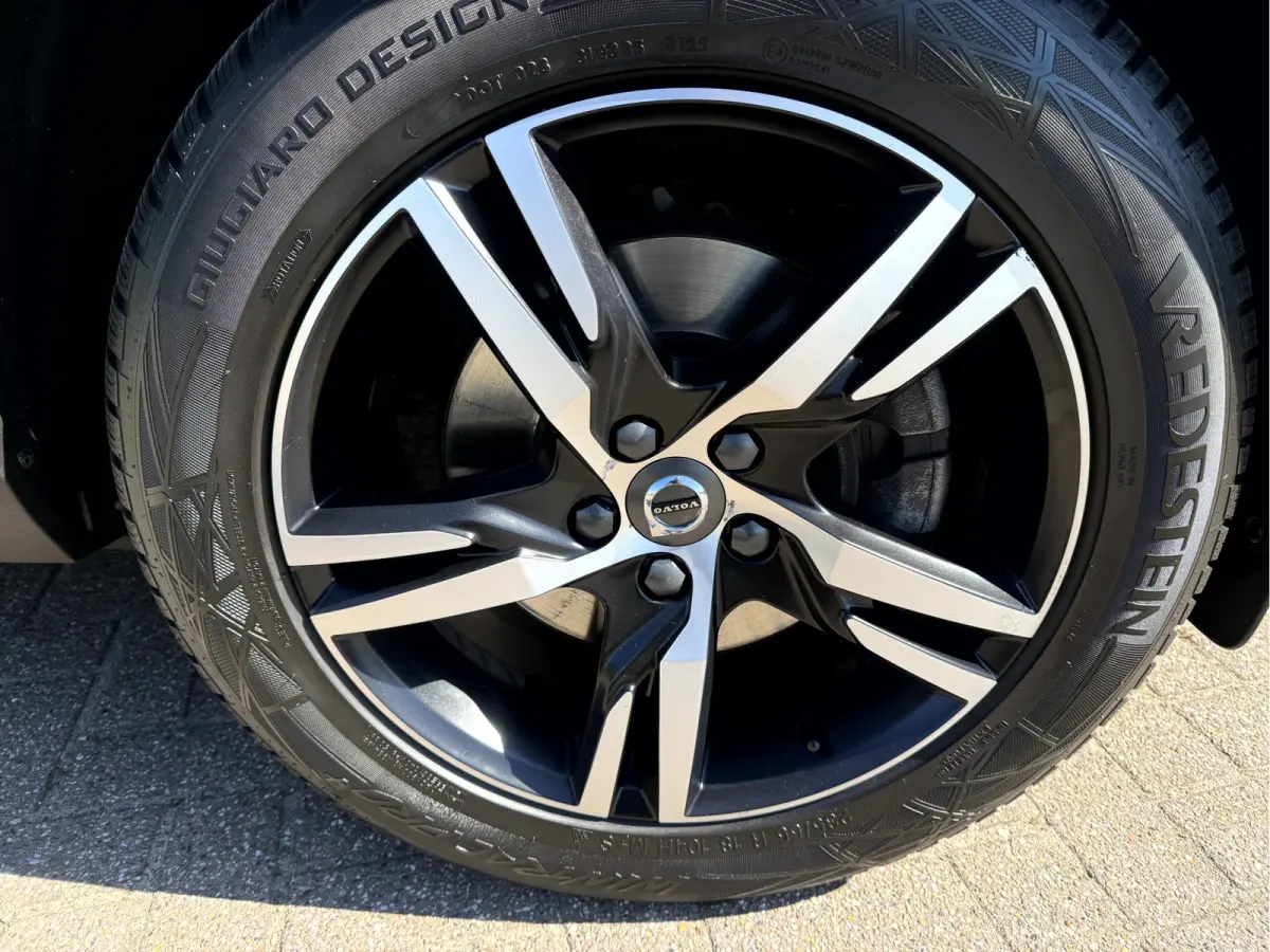 2.0 T4 190pk R-Design Navi, Camera,