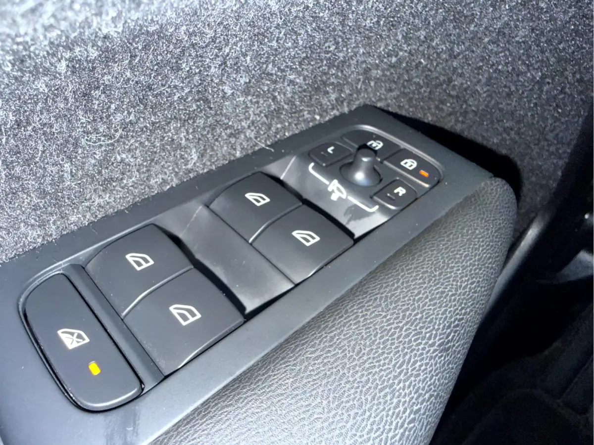 2.0 T4 190pk R-Design Navi, Camera,