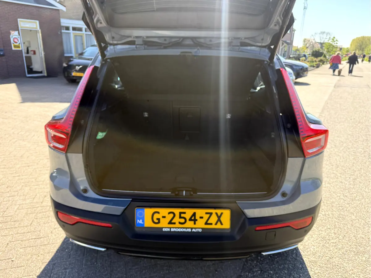 2.0 T4 190pk R-Design Navi, Camera,