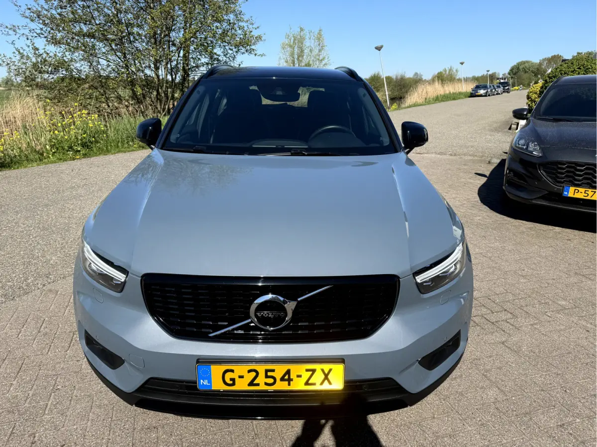 2.0 T4 190pk R-Design Navi, Camera,