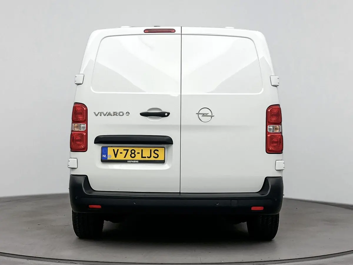 Electric L2 136pk 75 kWh Automaat | ACCU 97% | Camera | 3- Persoons | Draadlos Carplay | Navigatie