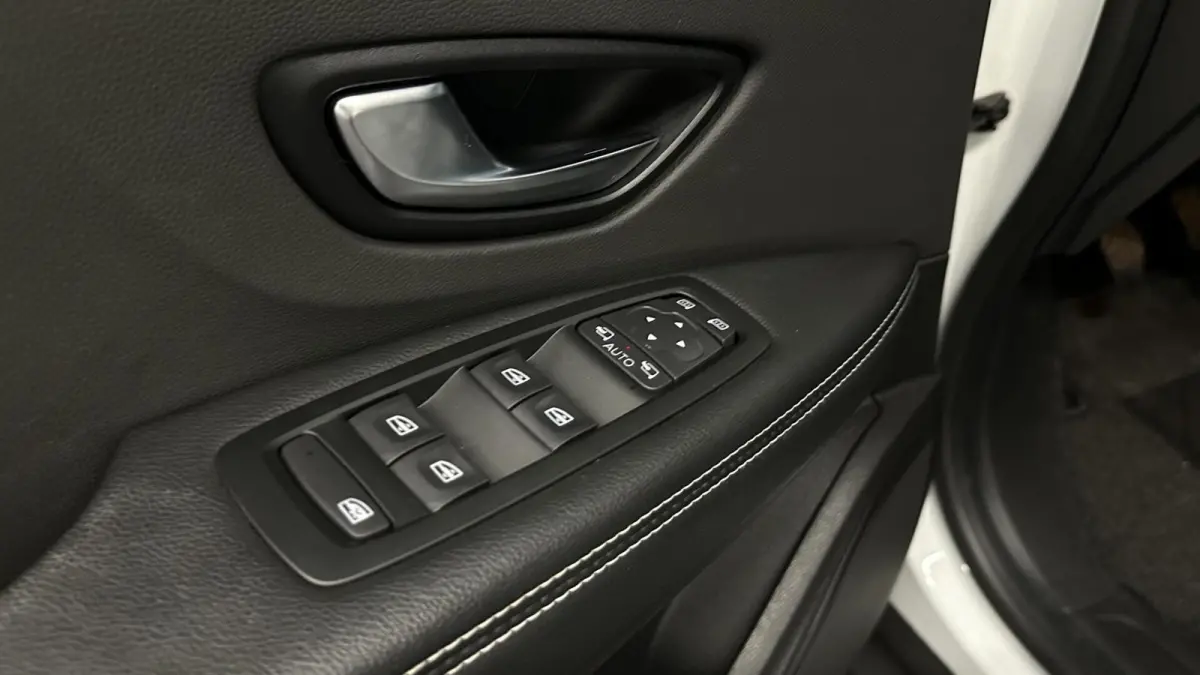 1.3 TCe Business Zen NAVI CARPLAY CRUISE ECC.