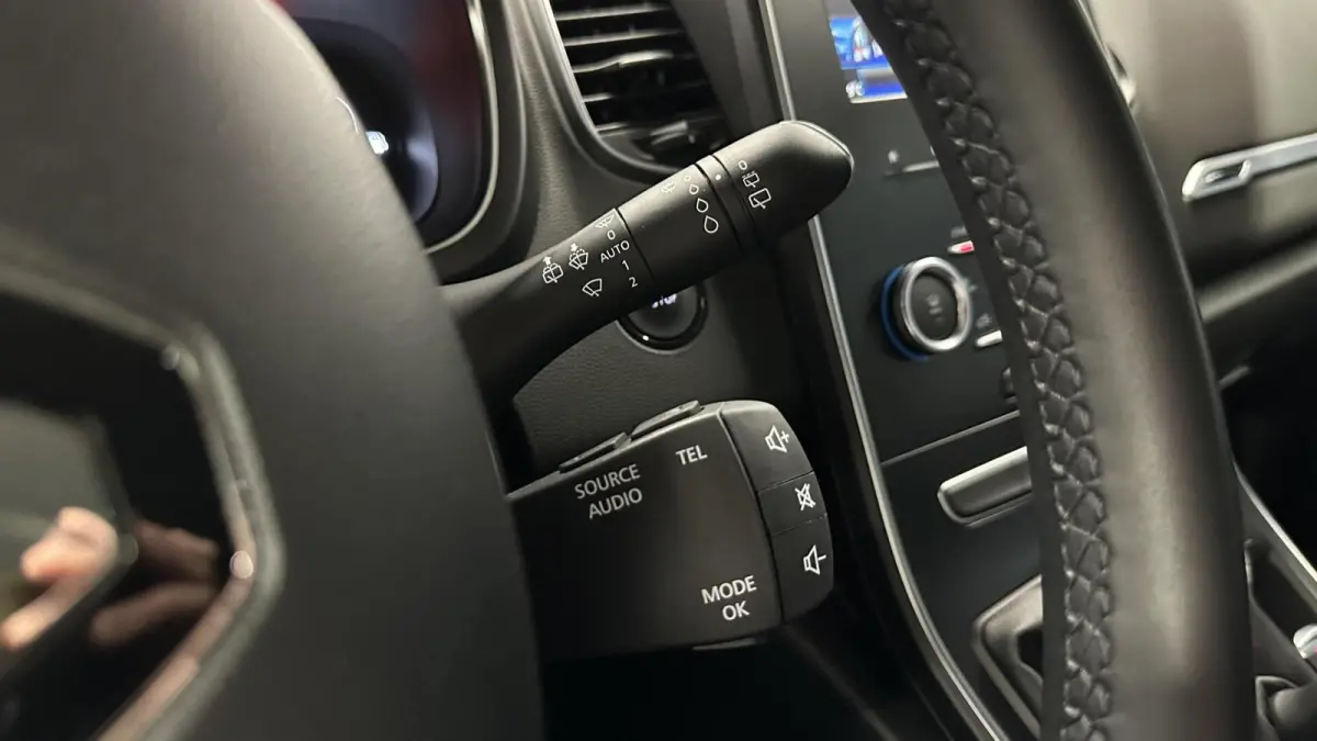 1.3 TCe Business Zen NAVI CARPLAY CRUISE ECC.