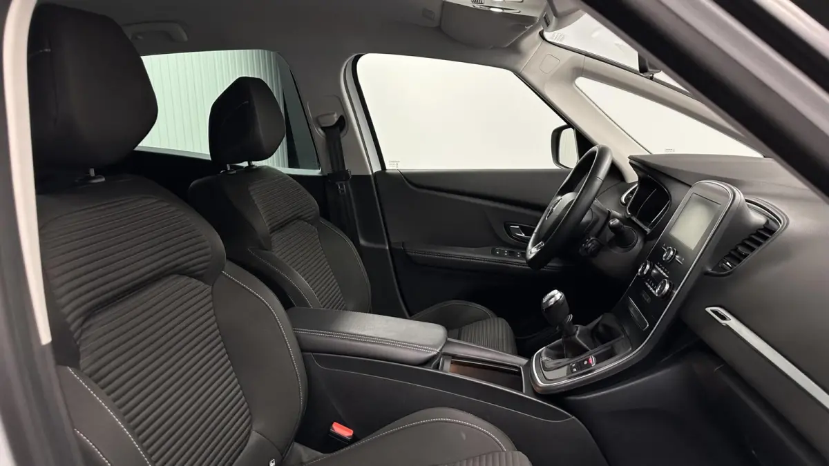 1.3 TCe Business Zen NAVI CARPLAY CRUISE ECC.