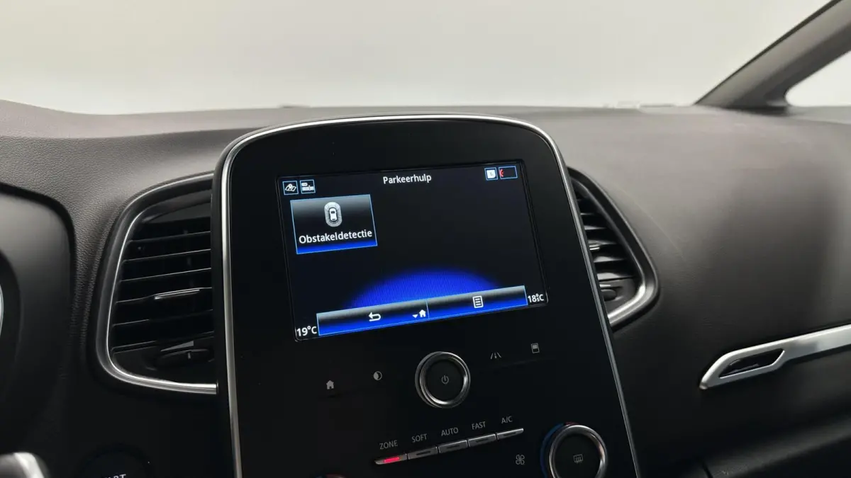 1.3 TCe Business Zen NAVI CARPLAY CRUISE ECC.