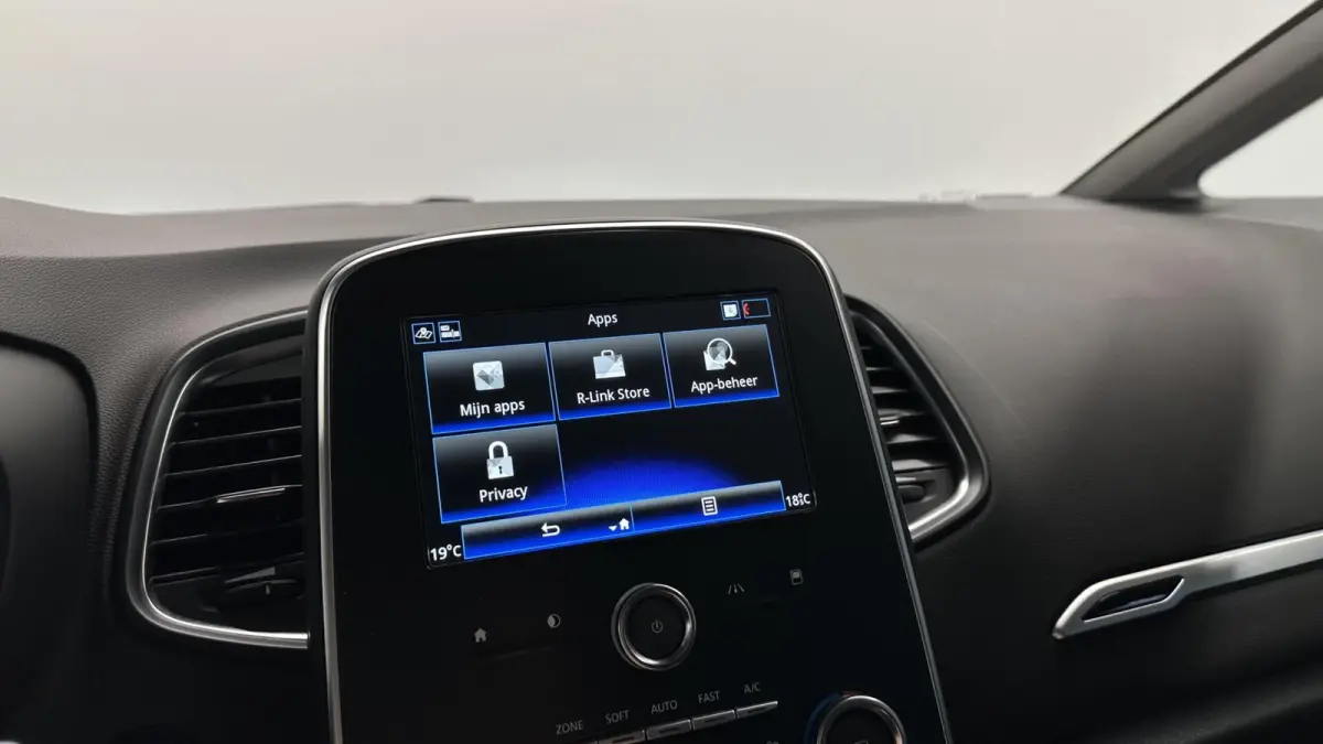 1.3 TCe Business Zen NAVI CARPLAY CRUISE ECC.