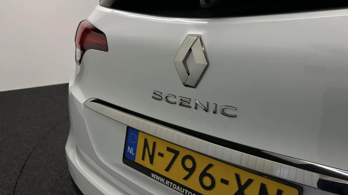 1.3 TCe Business Zen NAVI CARPLAY CRUISE ECC.