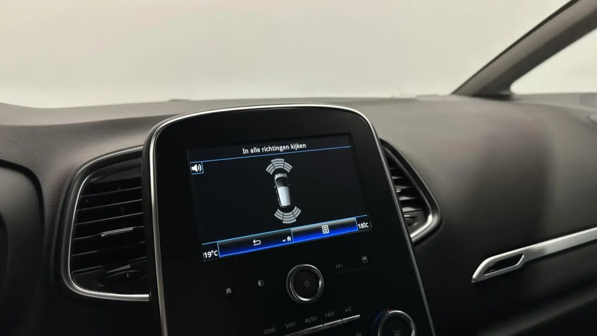 1.3 TCe Business Zen NAVI CARPLAY CRUISE ECC.