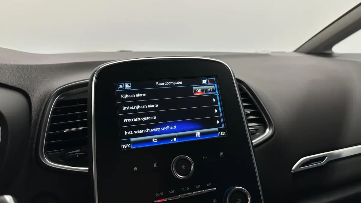 1.3 TCe Business Zen NAVI CARPLAY CRUISE ECC.