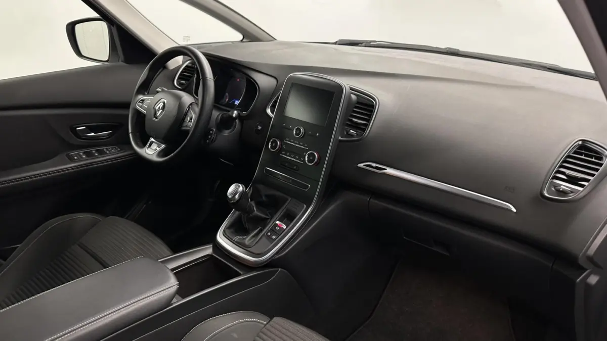 1.3 TCe Business Zen NAVI CARPLAY CRUISE ECC.