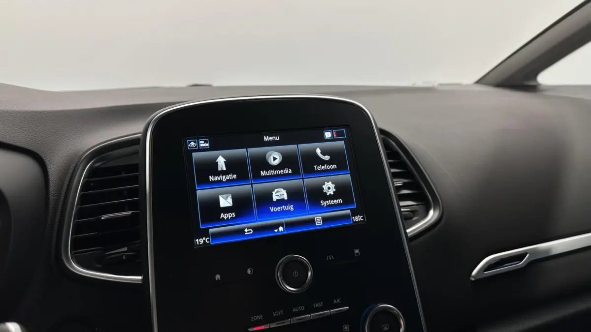 1.3 TCe Business Zen NAVI CARPLAY CRUISE ECC.