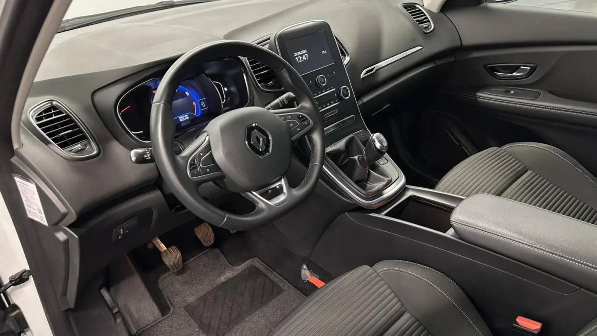 1.3 TCe Business Zen NAVI CARPLAY CRUISE ECC.