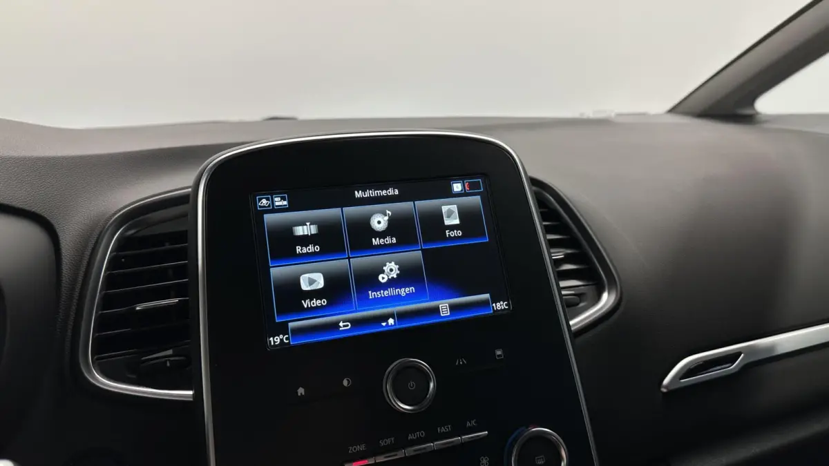 1.3 TCe Business Zen NAVI CARPLAY CRUISE ECC.