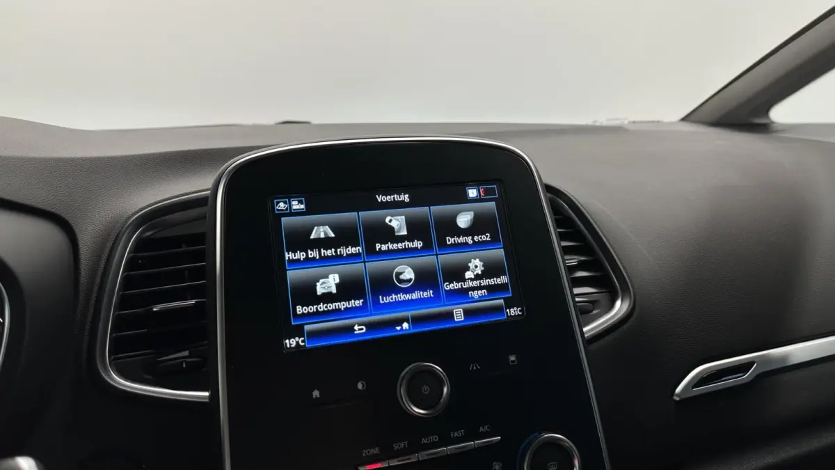 1.3 TCe Business Zen NAVI CARPLAY CRUISE ECC.